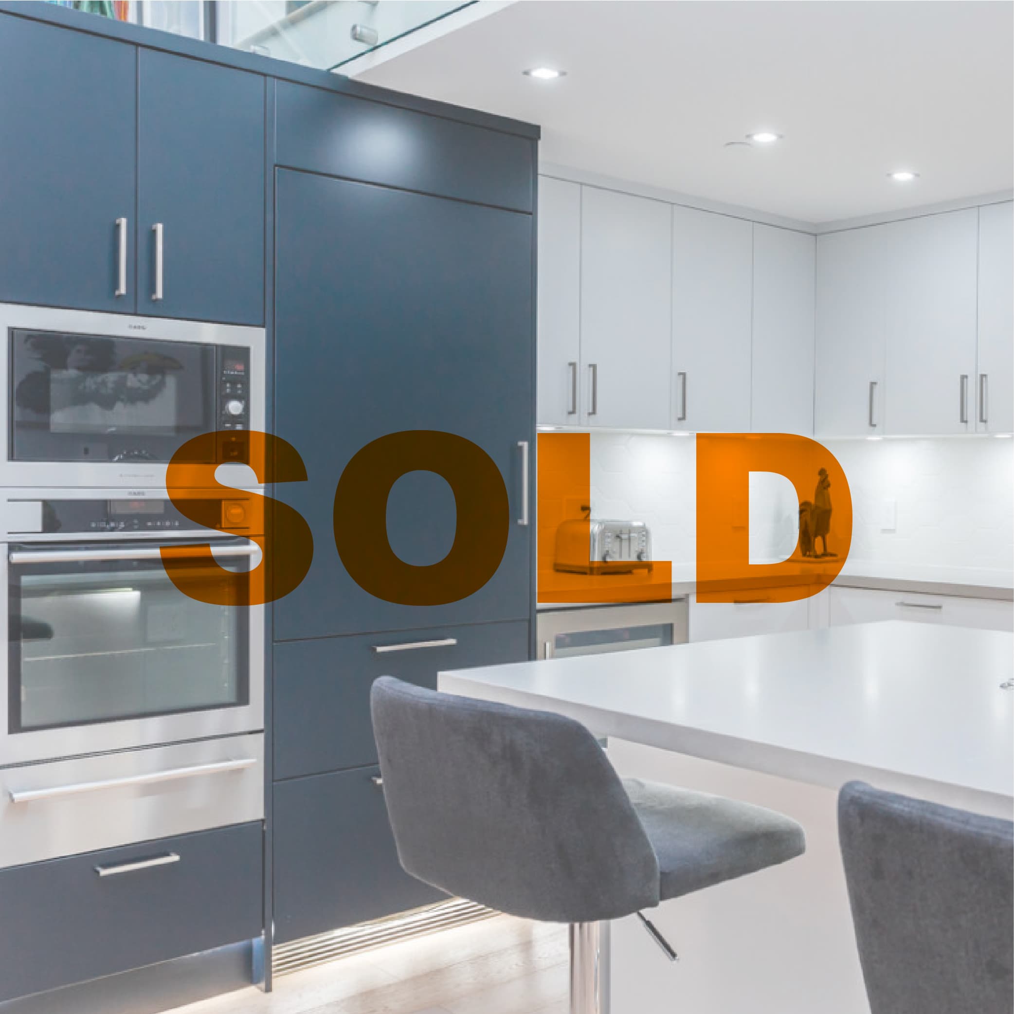 Sold luxury condo — Westmount, Montréal